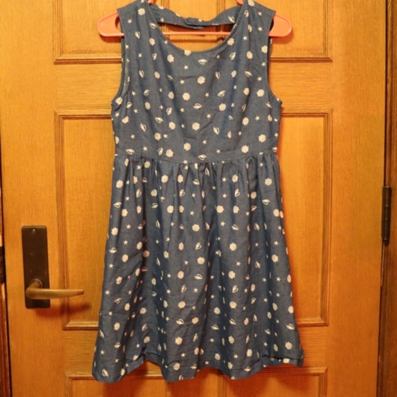 Modcloth Kling Seashell Chambray Denim Dress M - Picture 1 of 3
